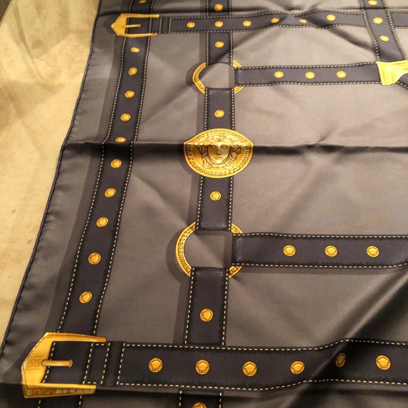 🖤💛VERSACE 🖤💛 - Picture 11 of 13